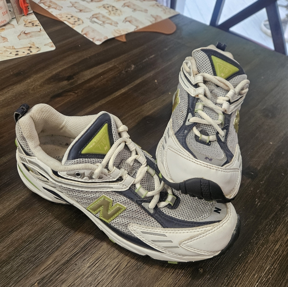 New Balance Womens Tennis Shoes Sz 9 Narrow 2A.  White Mesh With Navy And Lime.